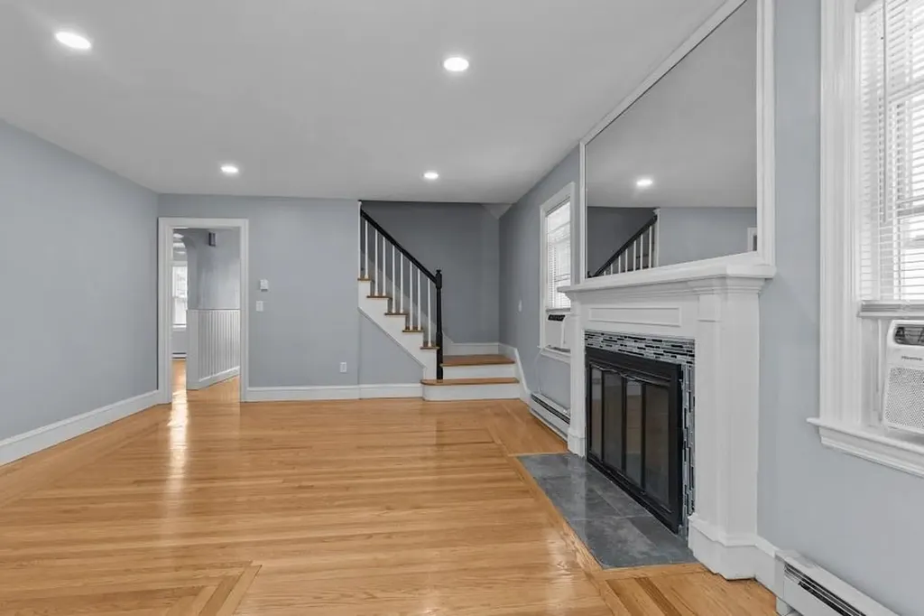 74 Leslie Street Cranston RI 02910