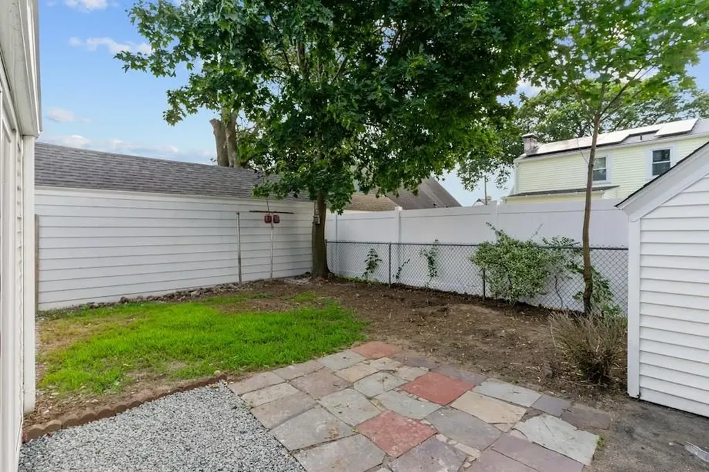 74 Leslie Street Cranston RI 02910