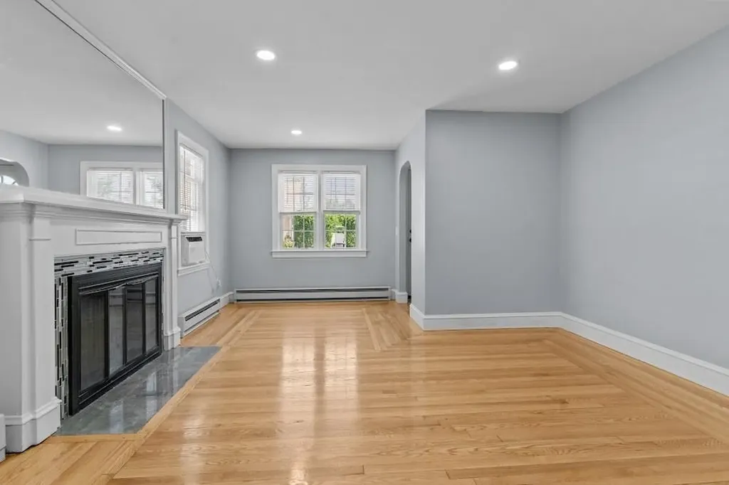 74 Leslie Street Cranston RI 02910