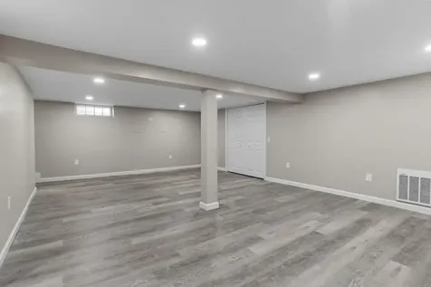 74 Leslie Street Cranston RI 02910