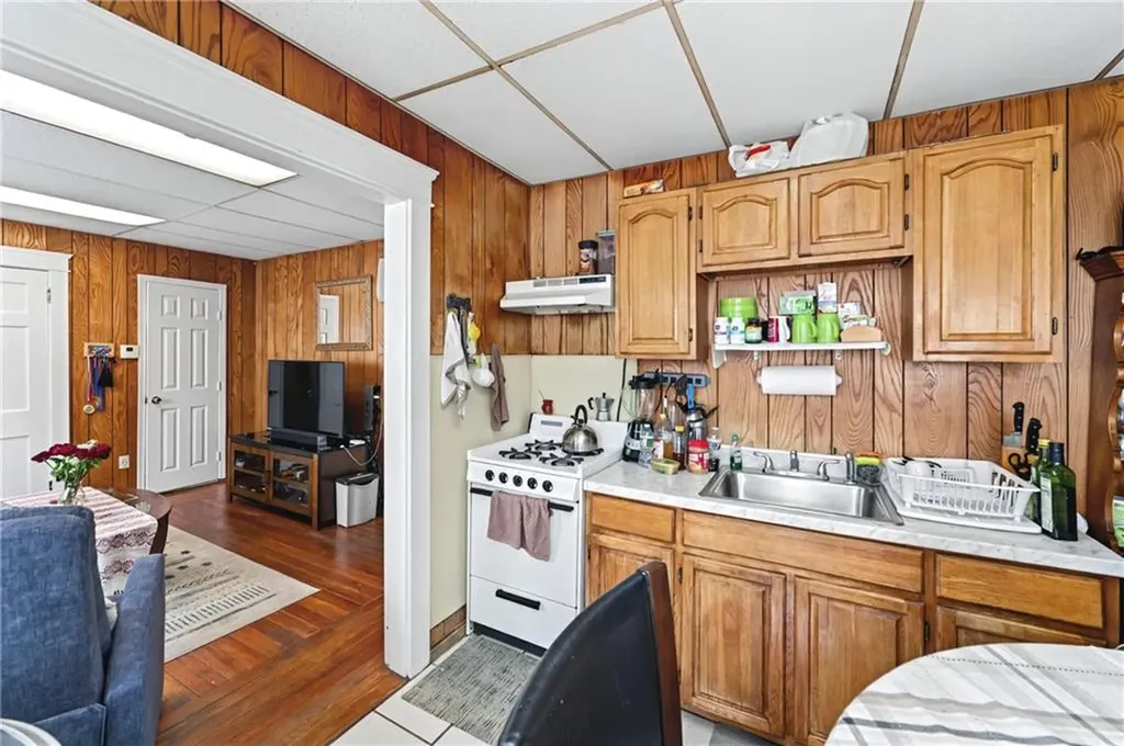 1264 Elmwood Avenue Providence RI 02907