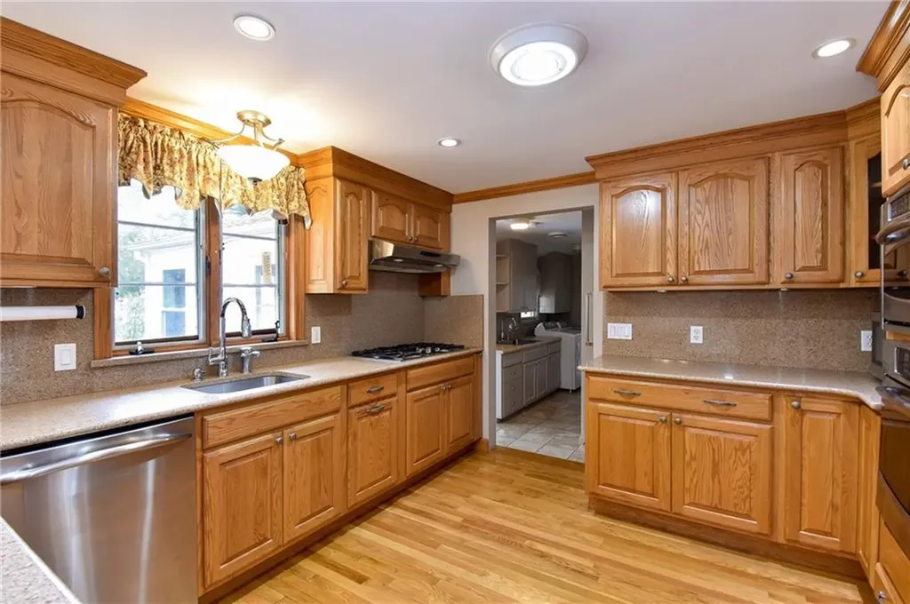 44 Crowfield Drive Warwick RI 02888