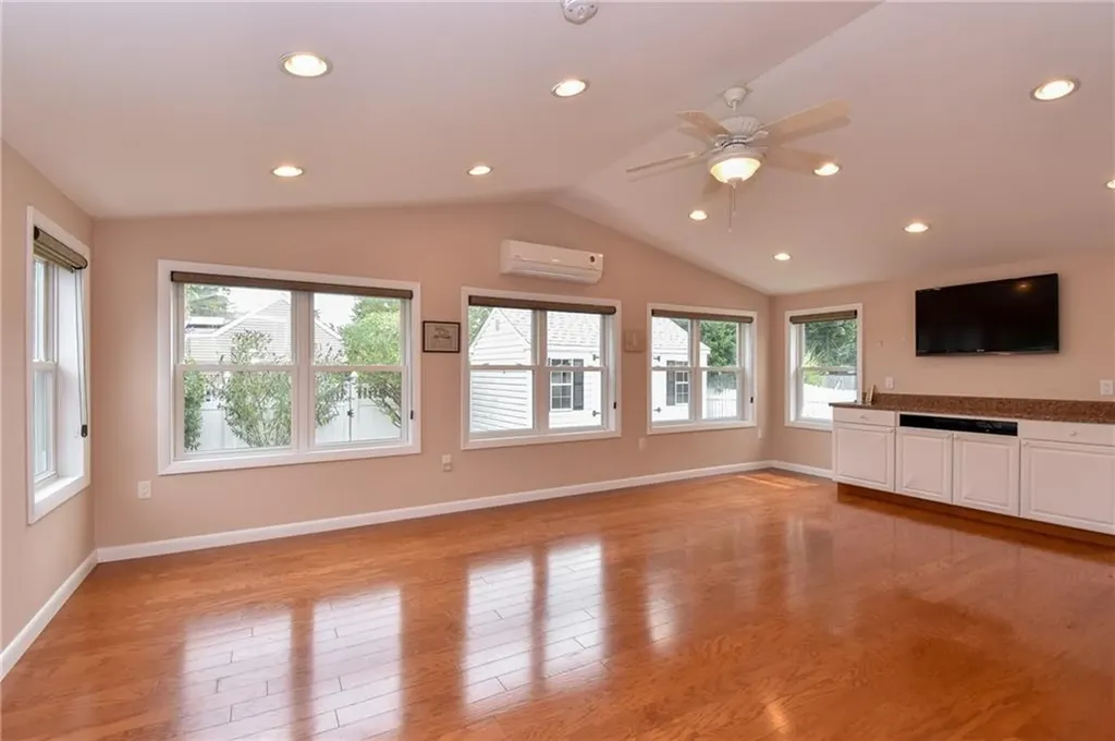44 Crowfield Drive Warwick RI 02888