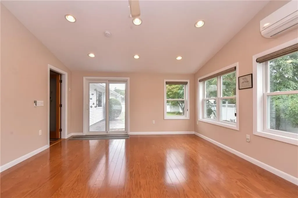 44 Crowfield Drive Warwick RI 02888