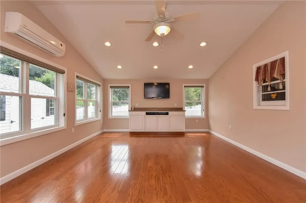 44 Crowfield Drive Warwick RI 02888