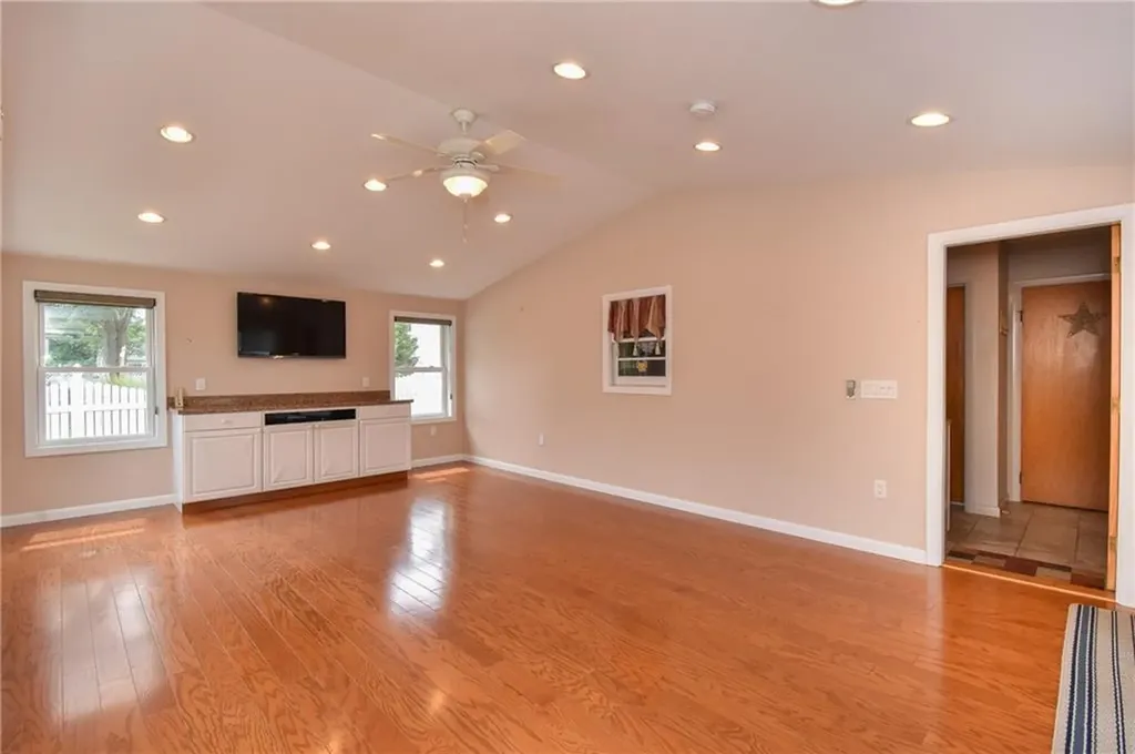 44 Crowfield Drive Warwick RI 02888