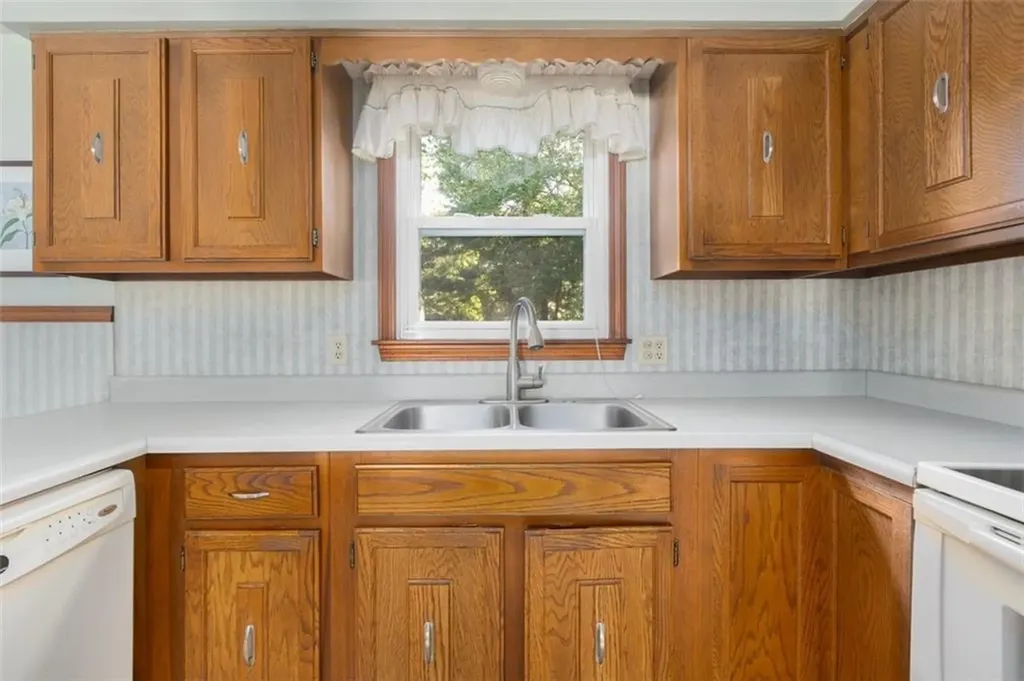 136 Sefton Avenue Warwick RI 02889