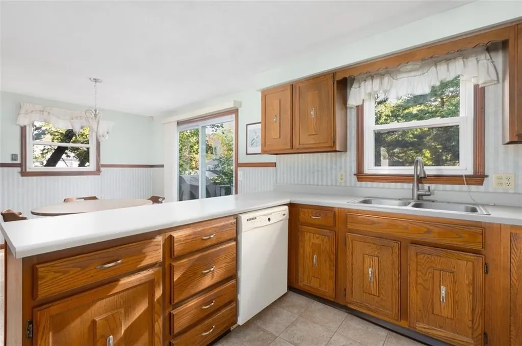 136 Sefton Avenue Warwick RI 02889