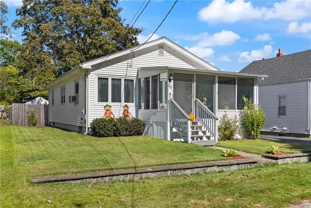 39 Vivian Street Woonsocket RI 02895