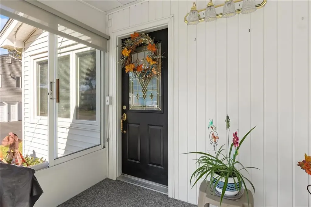 39 Vivian Street Woonsocket RI 02895