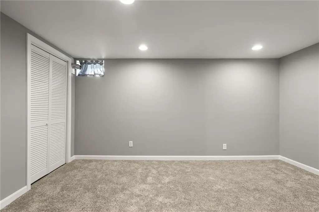 39 Vivian Street Woonsocket RI 02895