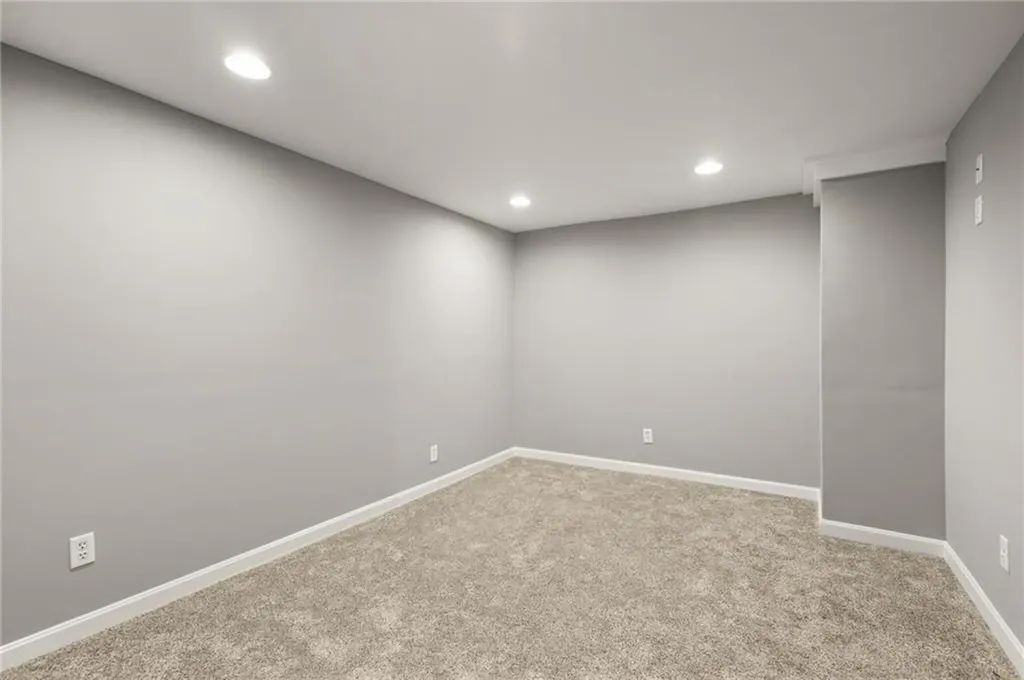 39 Vivian Street Woonsocket RI 02895