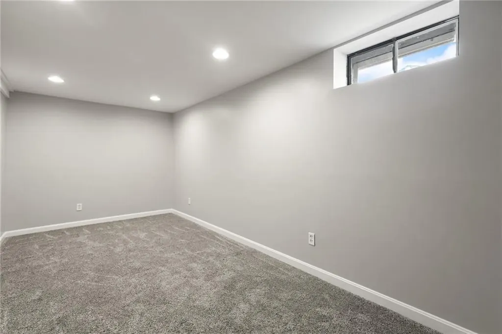 39 Vivian Street Woonsocket RI 02895