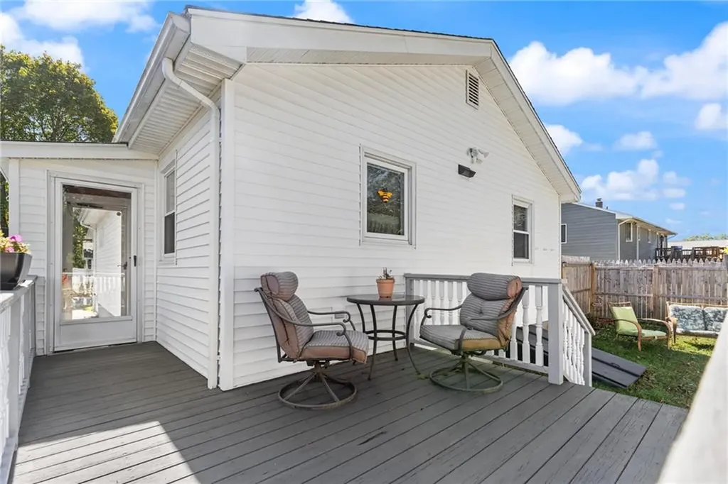 39 Vivian Street Woonsocket RI 02895