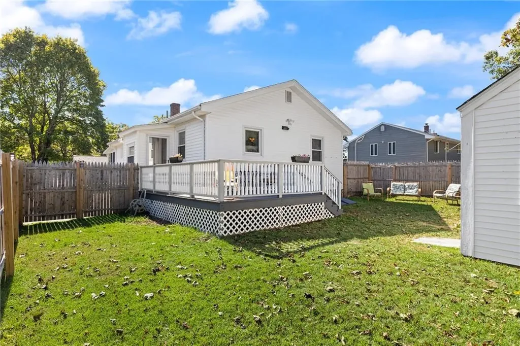 39 Vivian Street Woonsocket RI 02895