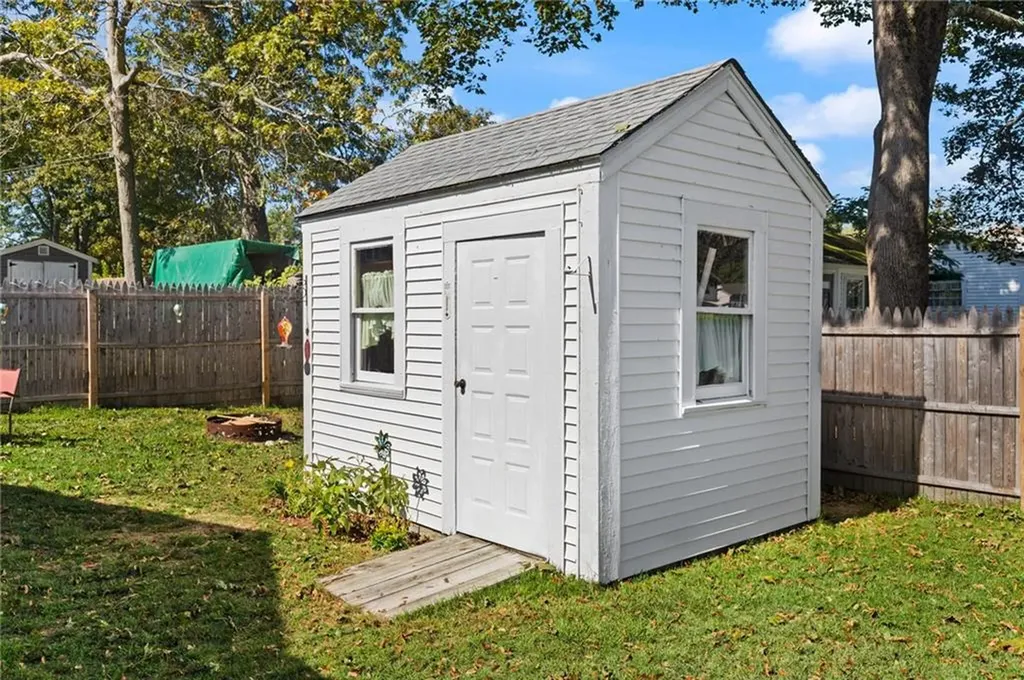 39 Vivian Street Woonsocket RI 02895