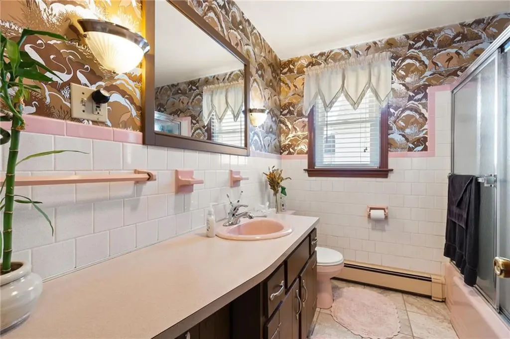 39 Vivian Street Woonsocket RI 02895