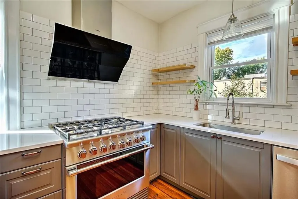 668 Academy Avenue Providence RI 02908