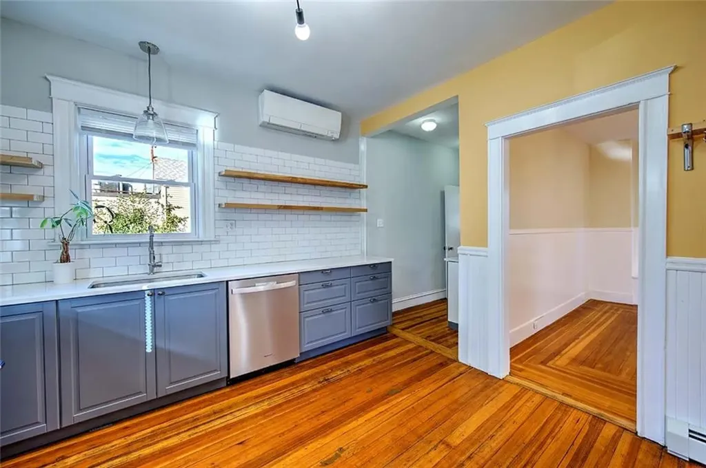 668 Academy Avenue Providence RI 02908