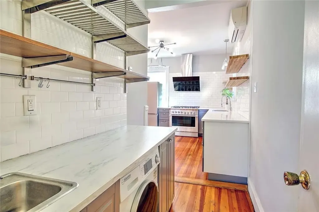 668 Academy Avenue Providence RI 02908