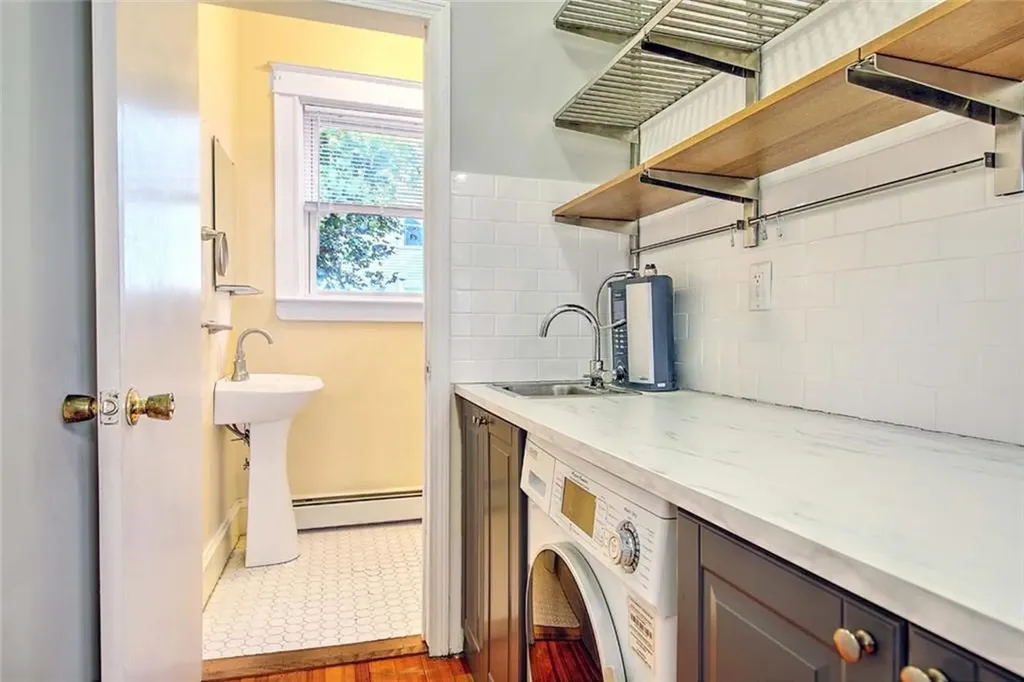 668 Academy Avenue Providence RI 02908