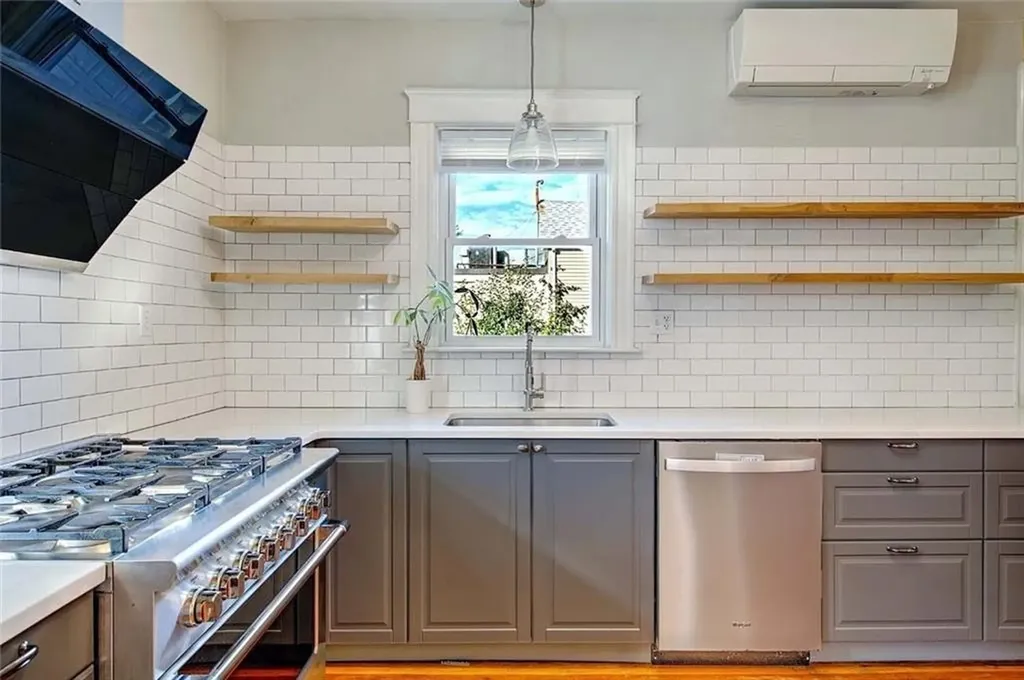 668 Academy Avenue Providence RI 02908