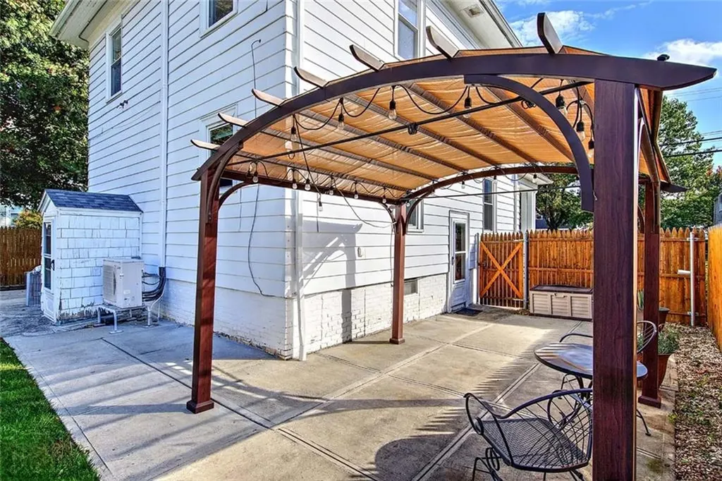 668 Academy Avenue Providence RI 02908