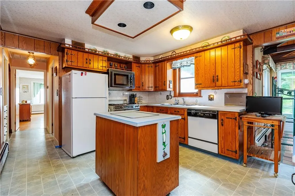 1904 Old Louisquisset Pike Lincoln RI 02865