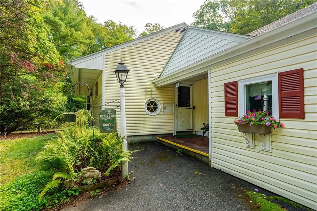 1904 Old Louisquisset Pike Lincoln RI 02865