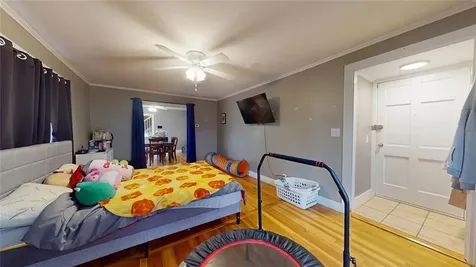 23 Middle Street Woonsocket RI 02895