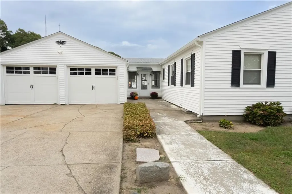 1089 Plainfield Street Johnston RI 02919
