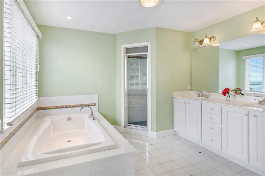 30 Hamilton Drive Portsmouth RI 02871