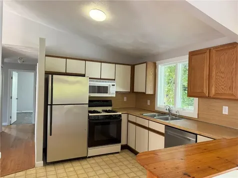 7 Leatherleaf Road Narragansett RI 02882