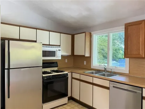 7 Leatherleaf Road Narragansett RI 02882