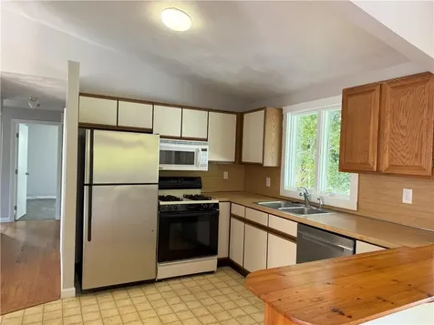 7 Leatherleaf Road Narragansett RI 02882