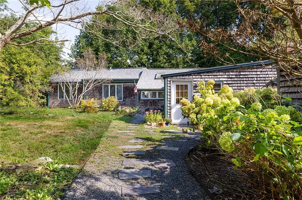 40 Indian Terrace Middletown RI 02842