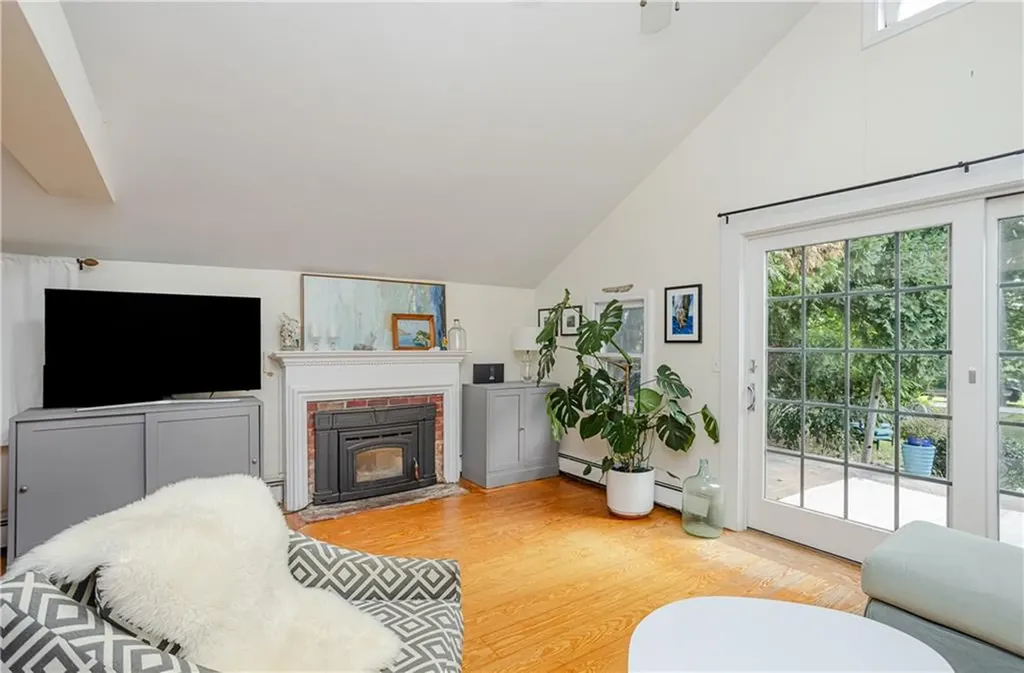 40 Indian Terrace Middletown RI 02842