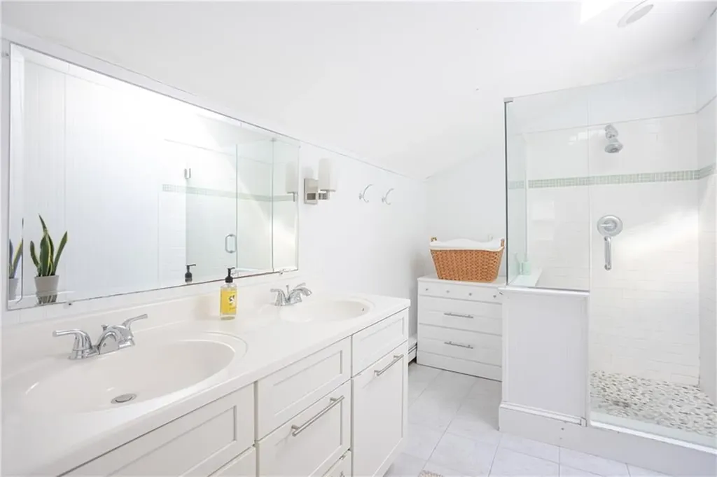 40 Indian Terrace Middletown RI 02842
