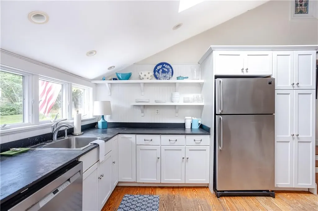 40 Indian Terrace Middletown RI 02842