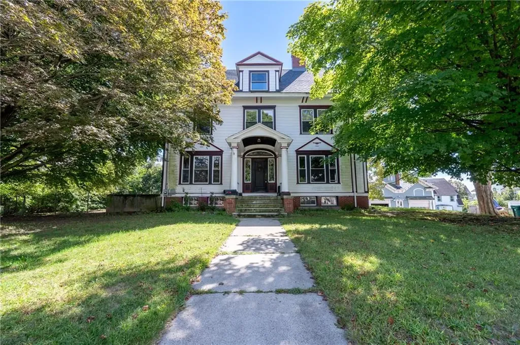 38 Oakley Road Woonsocket RI 02895