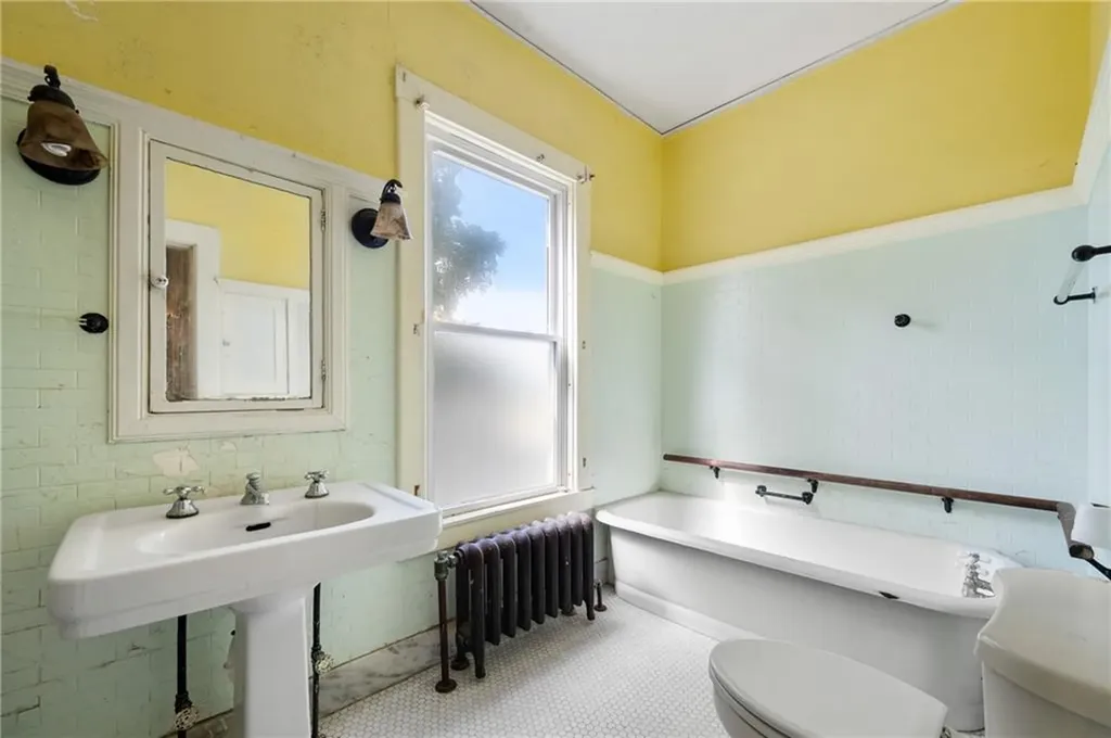 38 Oakley Road Woonsocket RI 02895