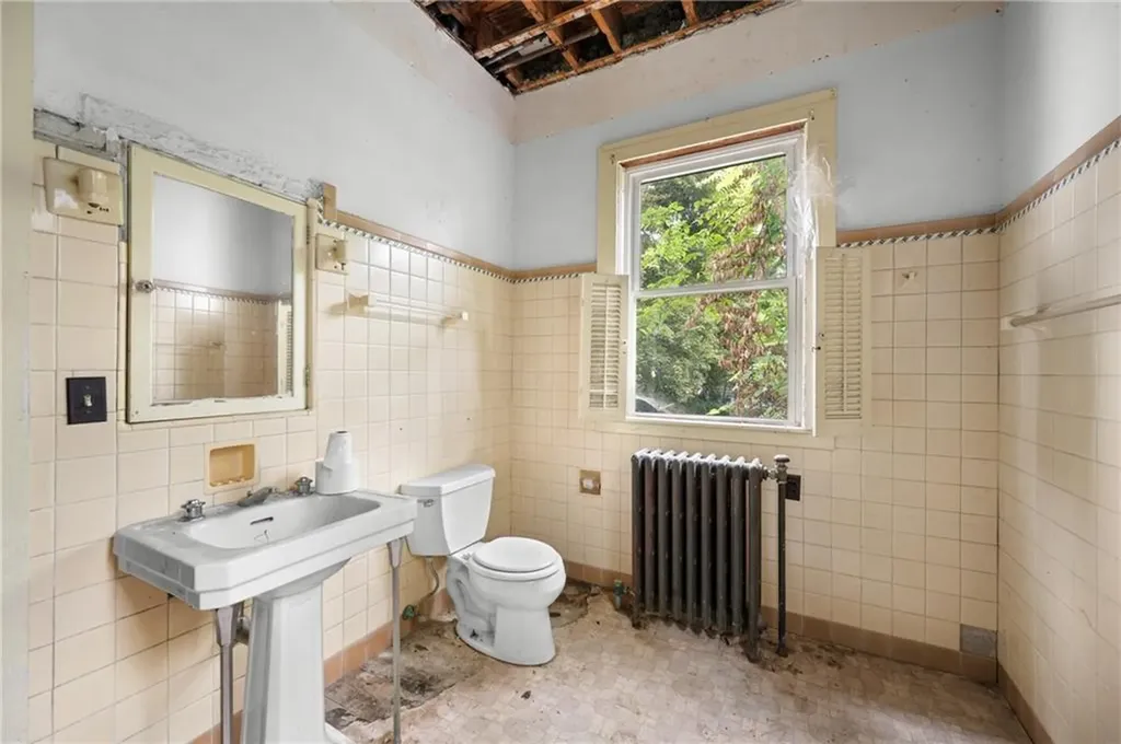 38 Oakley Road Woonsocket RI 02895