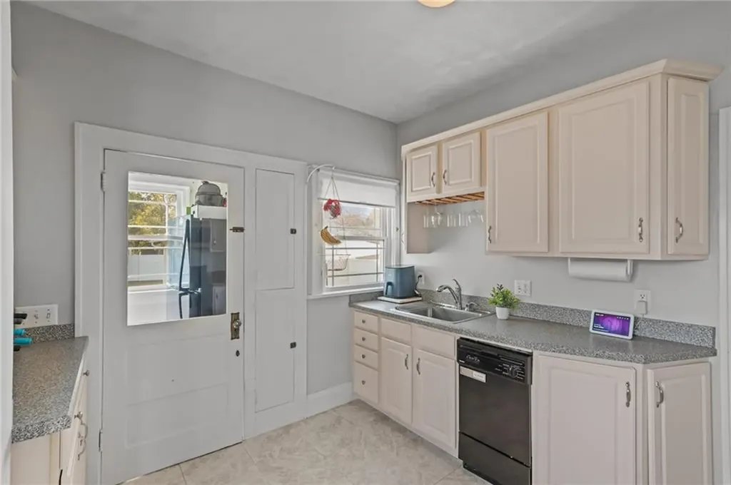 293 Parkside Drive Warwick RI 02888