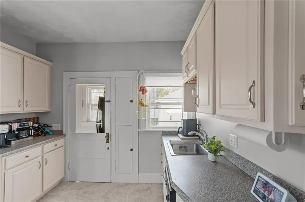 293 Parkside Drive Warwick RI 02888