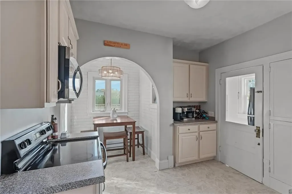 293 Parkside Drive Warwick RI 02888