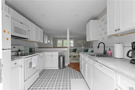 19 Warren Avenue Middletown RI 02842