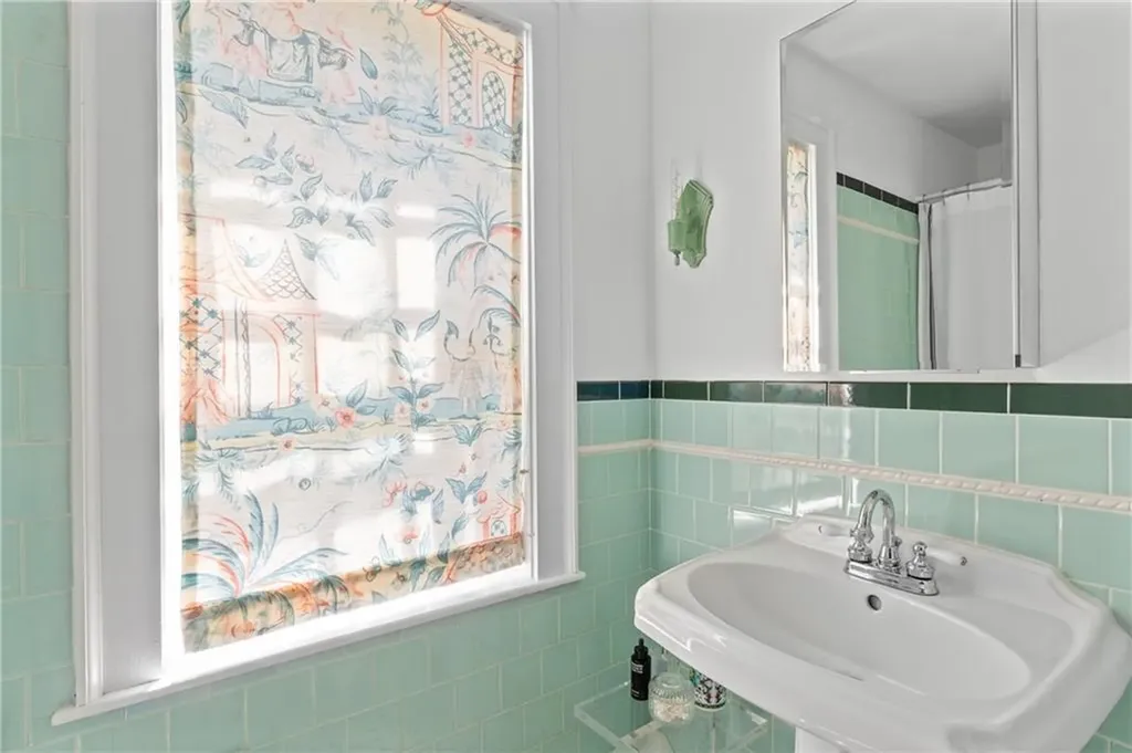 35 Second Street Newport RI 02840