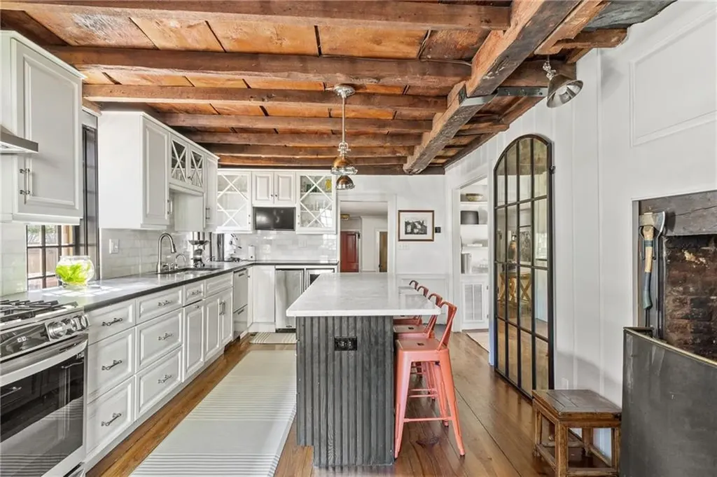 35 Second Street Newport RI 02840