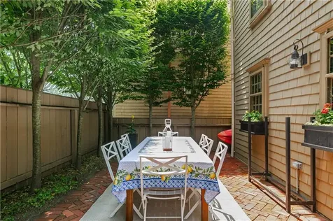 35 Second Street Newport RI 02840