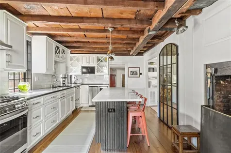 35 Second Street Newport RI 02840